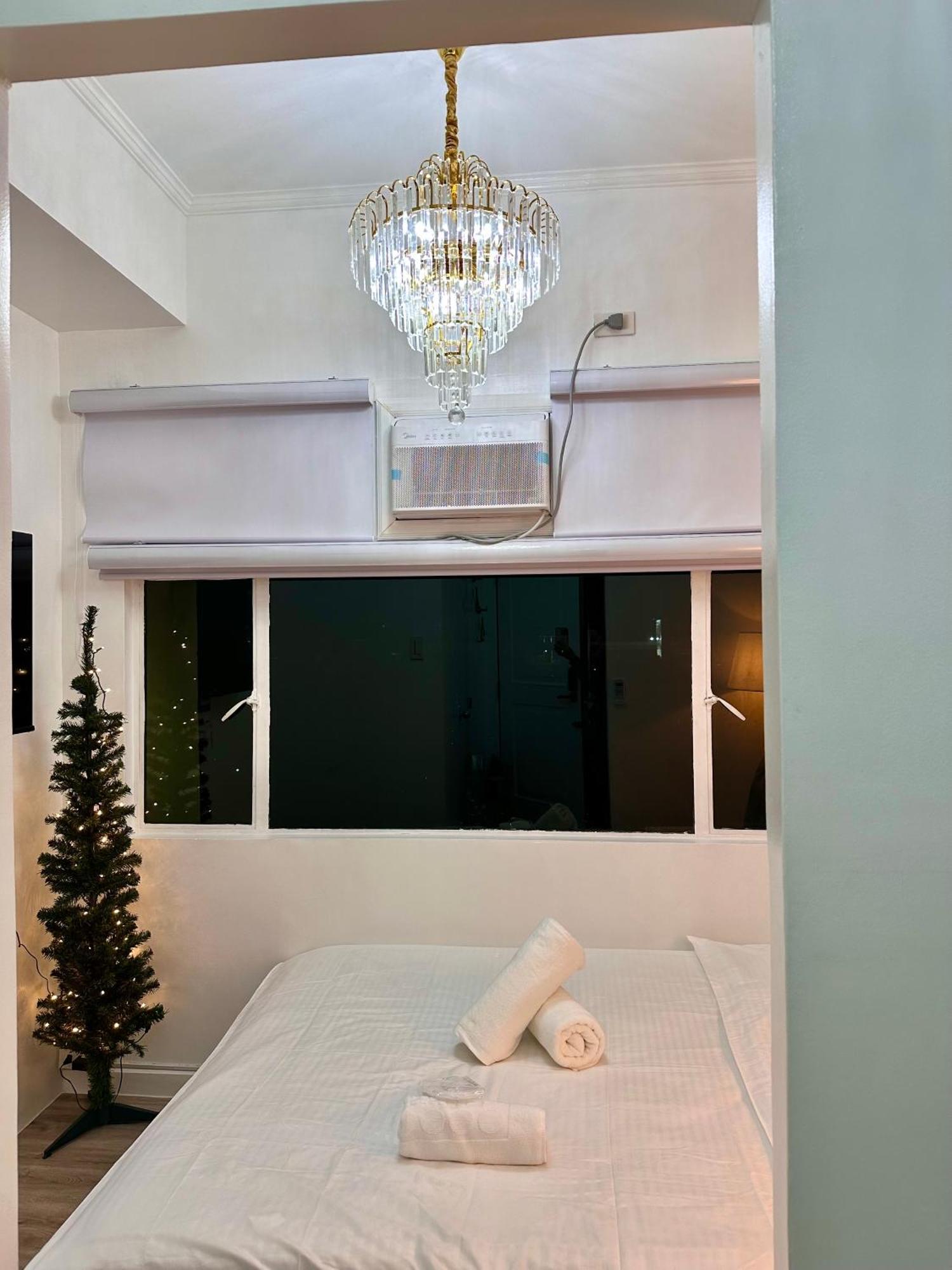 Studio Two Condominium, Alabang - Gold Fiber Wi-Fi -Netflix Ready Muntinlupa City Dış mekan fotoğraf