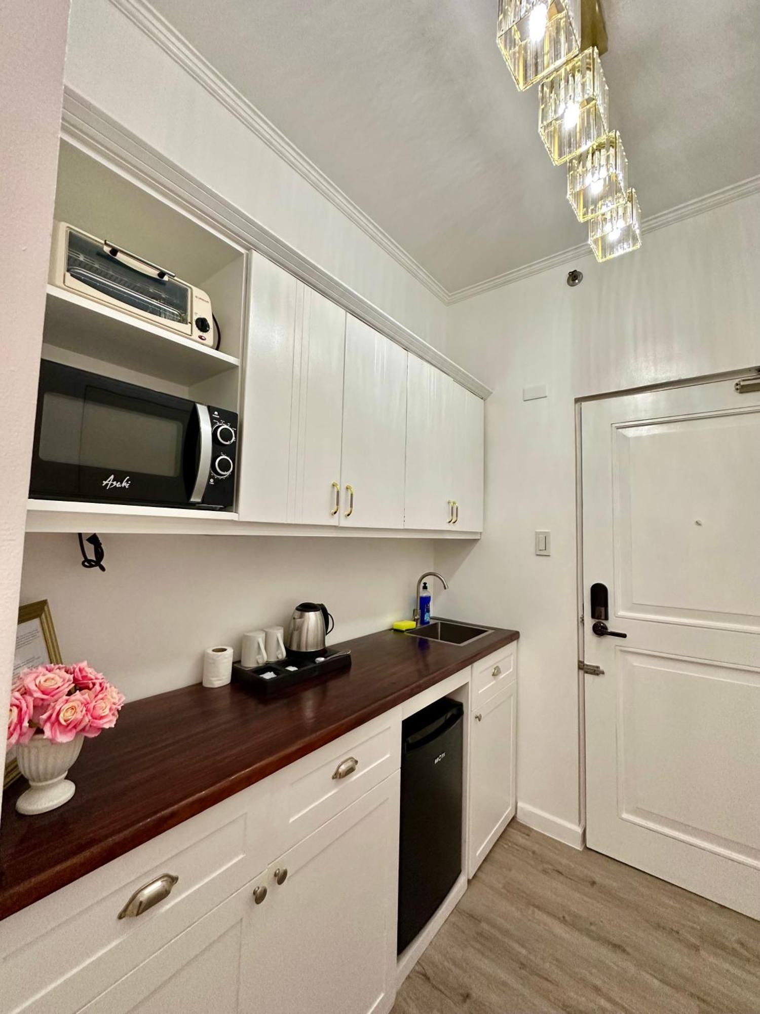 Studio Two Condominium, Alabang - Gold Fiber Wi-Fi -Netflix Ready Muntinlupa City Dış mekan fotoğraf